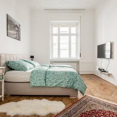 Oktober 6/8 Apartment Budapest Ngoại thất bức ảnh