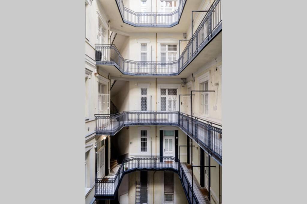 Oktober 6/8 Apartment Budapest Ngoại thất bức ảnh