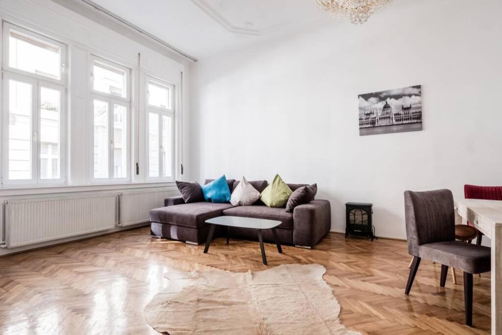 Oktober 6/8 Apartment Budapest Ngoại thất bức ảnh