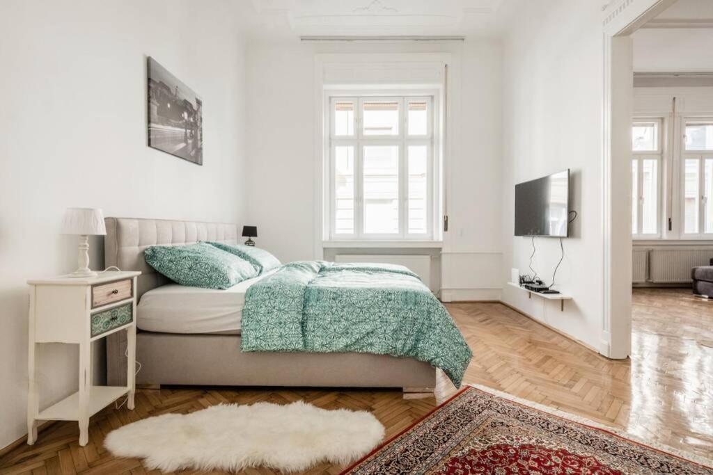 Oktober 6/8 Apartment Budapest Ngoại thất bức ảnh